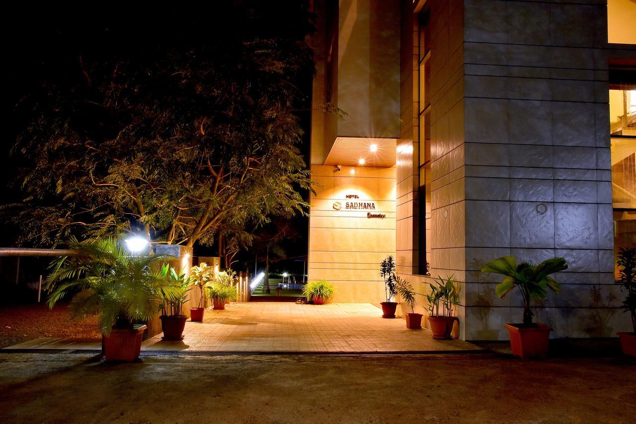 Hotel Sadhana Executive Dapoli Exterior photo