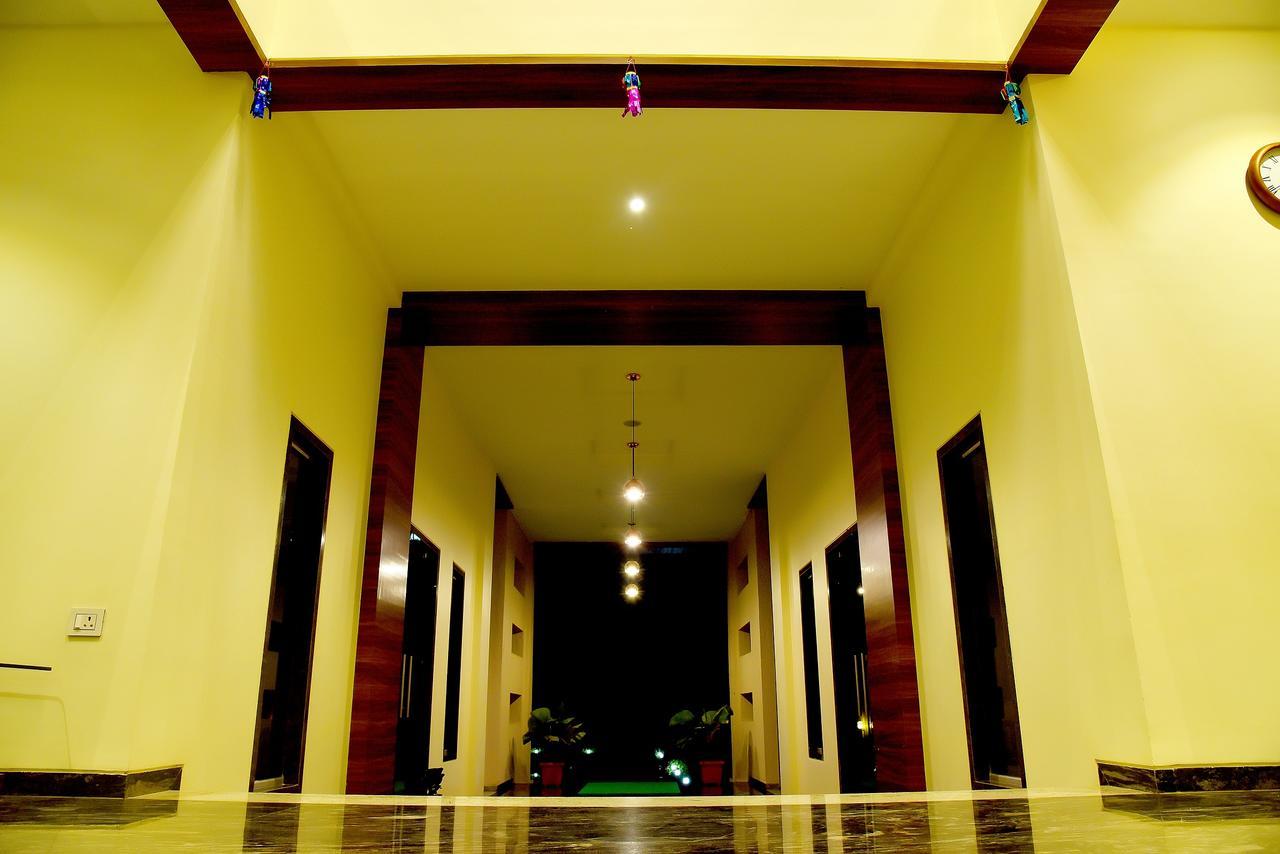 Hotel Sadhana Executive Dapoli Exterior photo